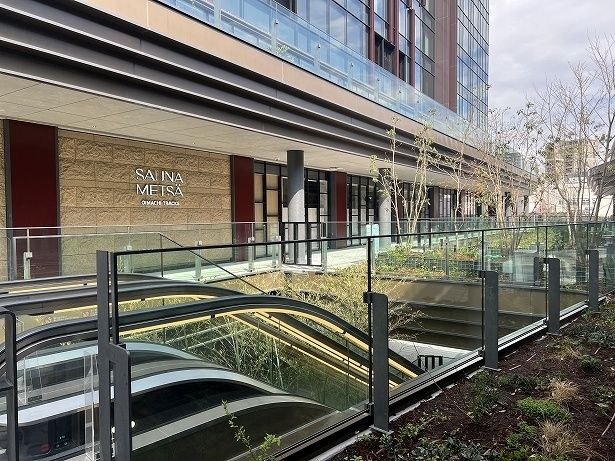 この建物の向こうに車両センターがある