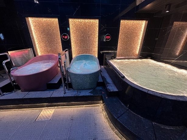 お湯の湯船もある