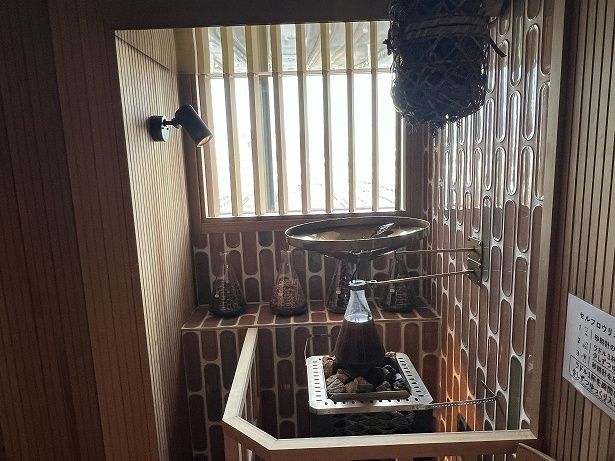 サウナストーブのすぐ前に窓があるのは珍しい