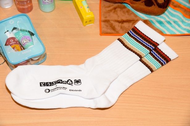 足底のプリントが特徴的なラインソックス (C)Nintendo Nintendo Switchは任天堂の商標です。
