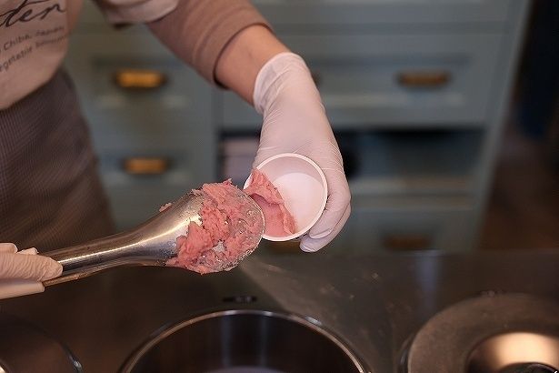 着色料などの添加物は使わず、自然の色と香りが楽しめる