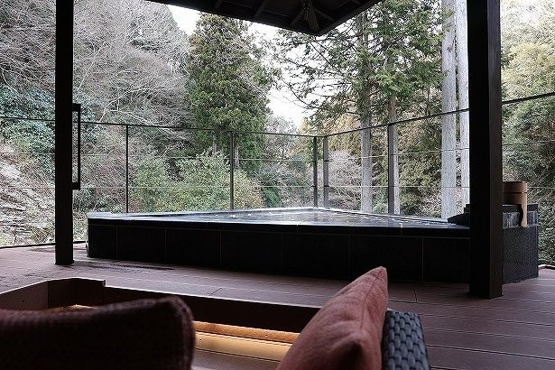 露天風呂が各部屋に付いているのが特徴