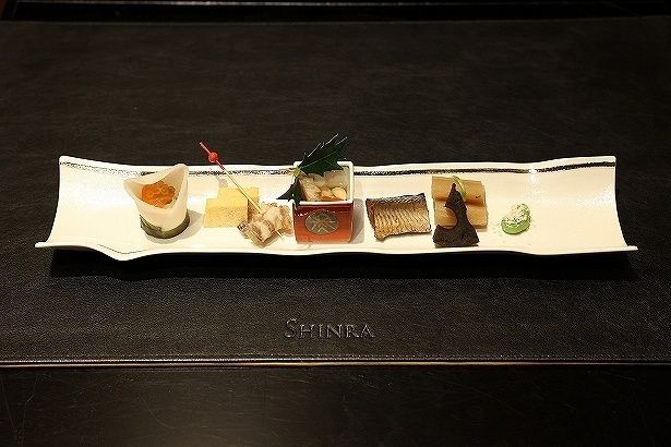 焼八寸は、鱈の真子玉子寄せ、羽衣鮨、束ね守口大根など