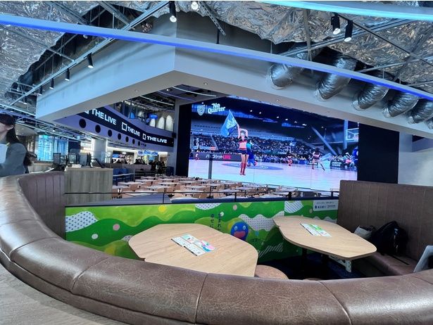 共用席は約300席。写真のような「はまぎん FIELD BOX席」もある