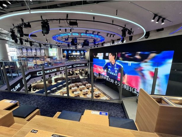 2階にもBOX席とスタンド席が用意されていて、1階とは違った雰囲気が楽しめる