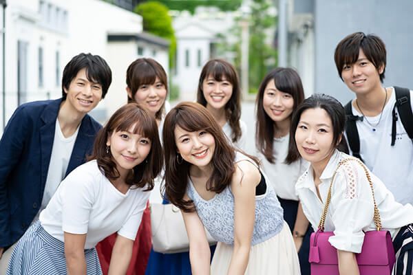 大好きな人が大勢の人と映っている写真