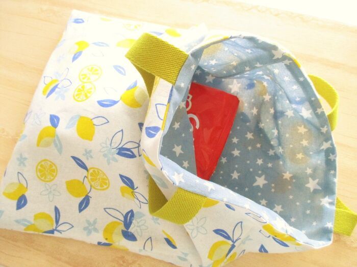 〈100均手ぬぐい〉がリバーシブルバッグに大変身。切らずにまっすぐ縫うだけ超簡単！