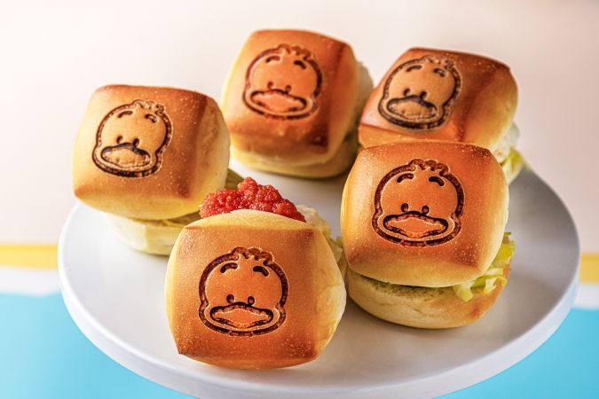 「Come travel with us～はぴだんぶいの福岡探検～」あひるのペックル バーガー