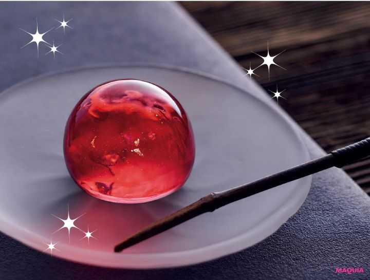 美容愛好家 野毛まゆりさんおすすめの新作コスメ カネボウ化粧品 センサイ モイスチャー インテンスリップスティック 和菓子の「錦玉」からインスパイアされた透明感と色彩美