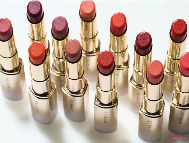 センサイの新製品「モイスチャー インテンスリップスティック」の魅力とは？ テクスチャーや発色についてご紹介