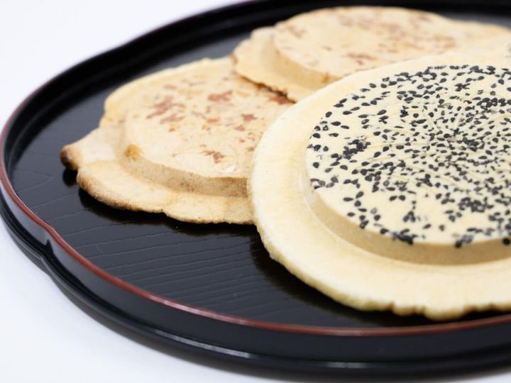 All About ニュース編集部が全国250人を対象に実施した「お土産に関するアンケート」の調査結果から、話のネタになりそうな「岩手県のお土産」ランキングを発表！ 2位「南部せんべい（巖手屋）」を抑えた1位は？※画像はイメージです