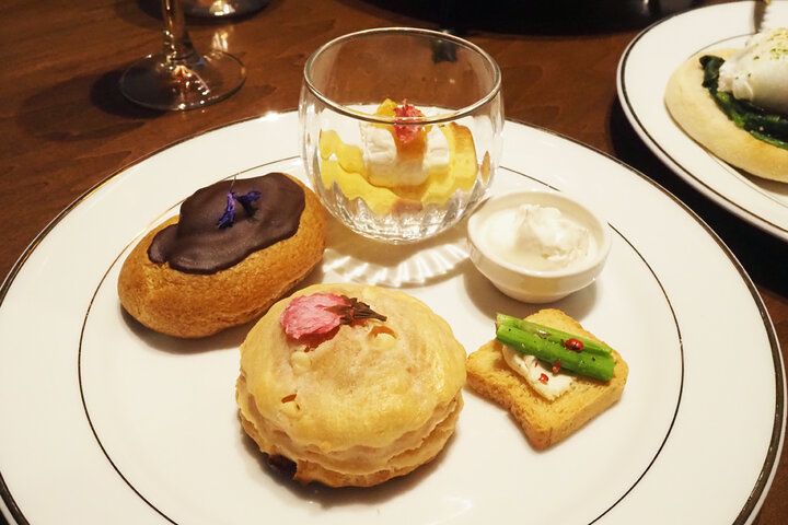 オリエント急行の客車のよう♪ アガサ・クリスティーの世界に浸れるブックカフェ／神田「サロンクリスティ」