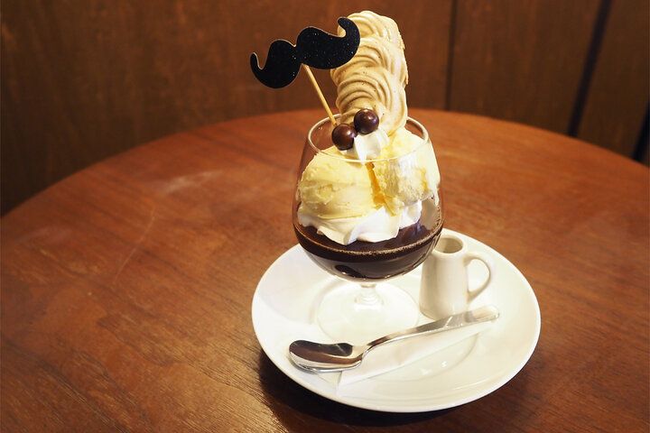 オリエント急行の客車のよう♪ アガサ・クリスティーの世界に浸れるブックカフェ／神田「サロンクリスティ」