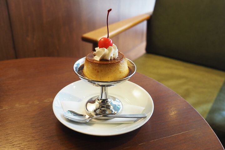 オリエント急行の客車のよう♪ アガサ・クリスティーの世界に浸れるブックカフェ／神田「サロンクリスティ」