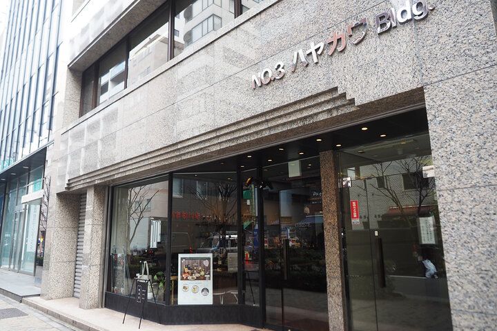 オリエント急行の客車のよう♪ アガサ・クリスティーの世界に浸れるブックカフェ／神田「サロンクリスティ」