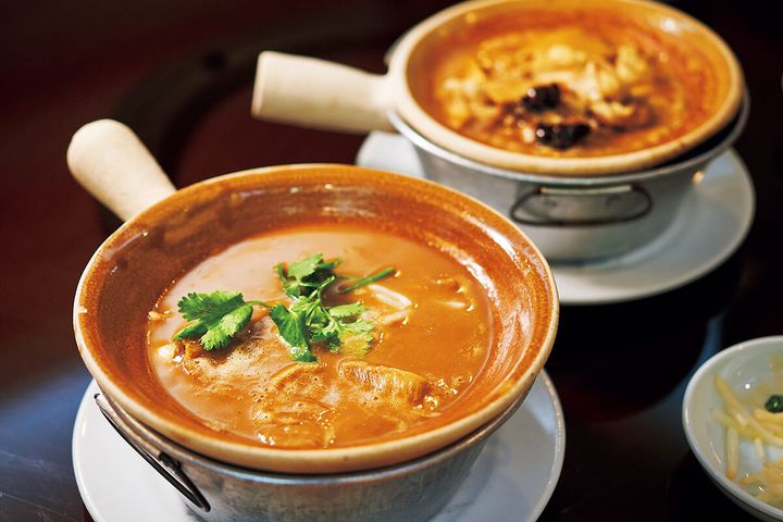 バンコク〈ホック・シャーク・フィンズ〉フカヒレスープ、アワビご飯