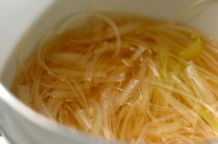 ネギとワカメのだし煮の作り方1