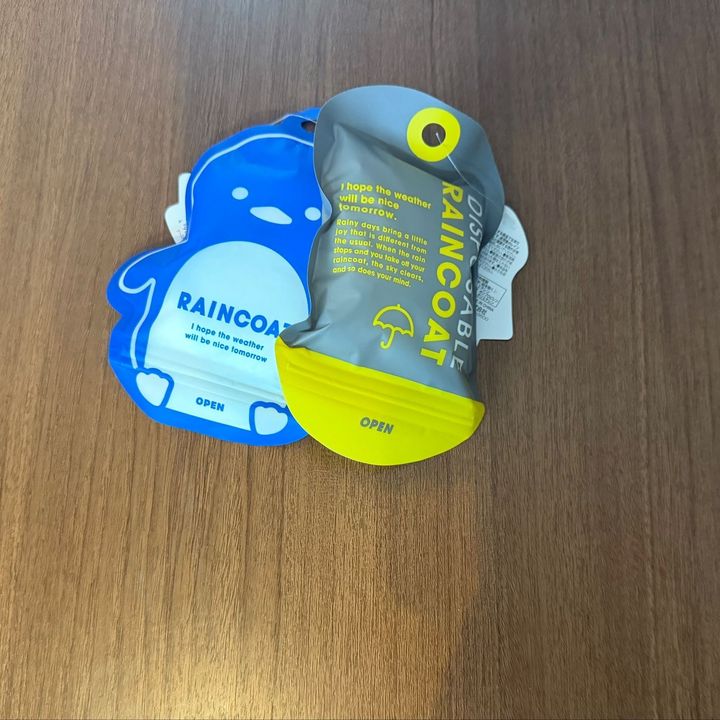 セリアめっちゃ可愛い！持ち運びに便利なレインコート着てみた