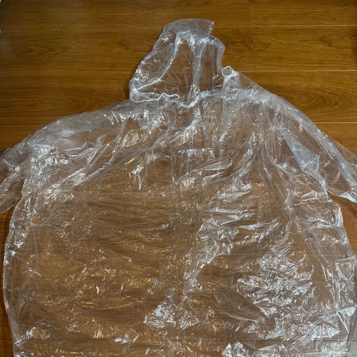 セリアめっちゃ可愛い！持ち運びに便利なレインコート着てみた