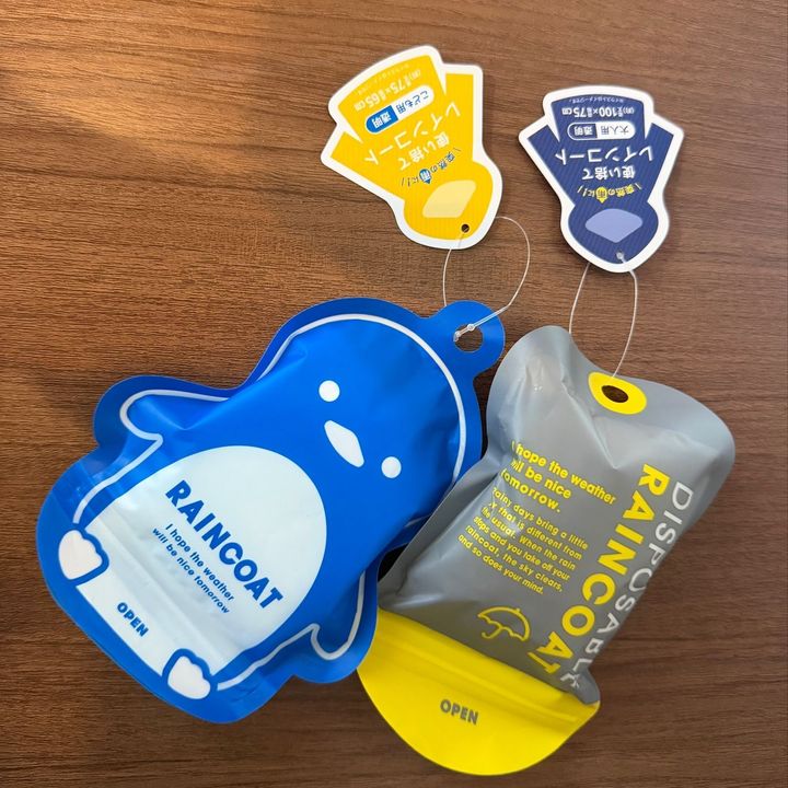 セリアめっちゃ可愛い！持ち運びに便利なレインコート着てみた