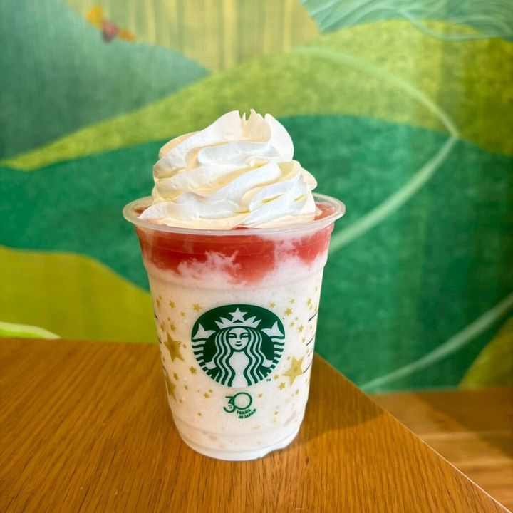 スタバ THE フラペチーノ® of フルーツ‐オン‐トップ‐ヨーグルト with クラッシュ ナッツ