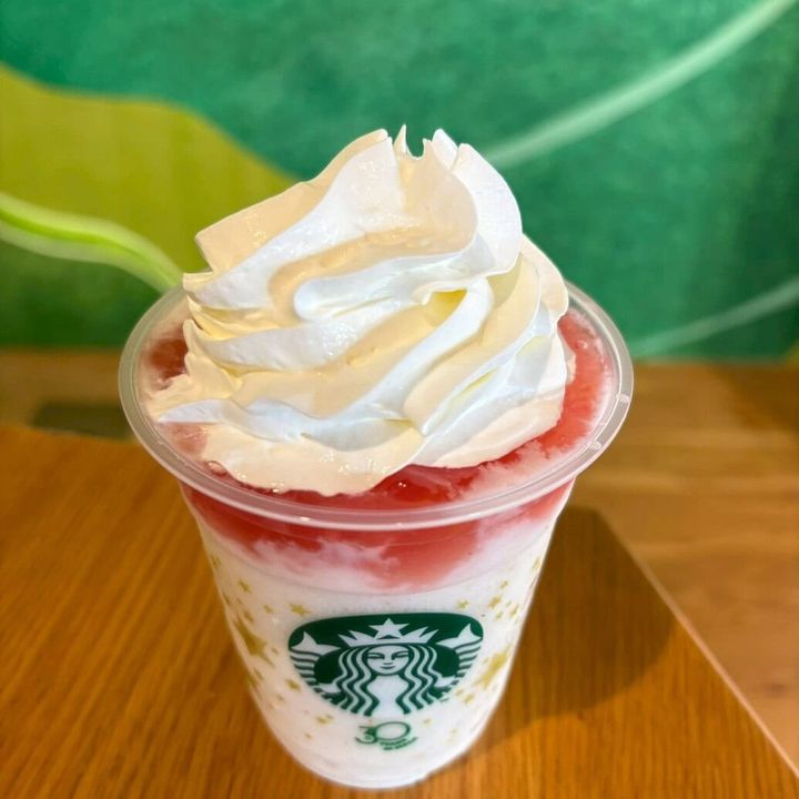 スタバ THE フラペチーノ® of フルーツ‐オン‐トップ‐ヨーグルト with クラッシュ ナッツ
