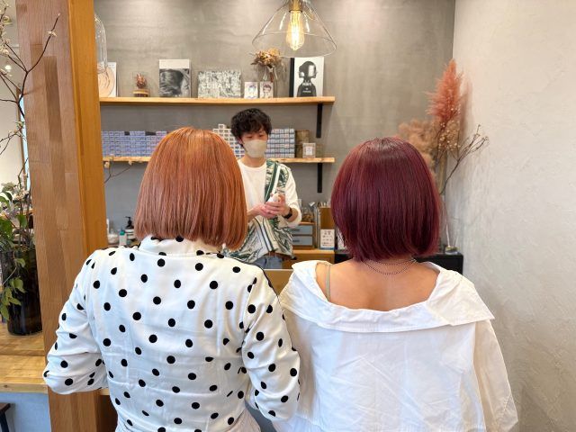 ヘアカラーした2人