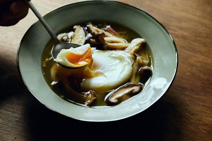 ポーチドエッグをのせて完成！