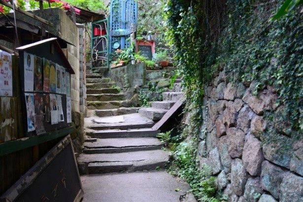 【写真】細い石畳の道が入り組んでいるのも尾道の魅力である 画像提供：尾道観光協会