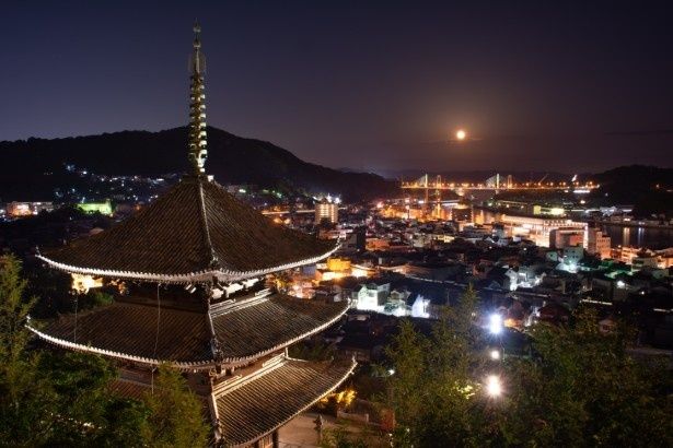 尾道水道の夜景を高台から望む 画像提供：尾道観光協会