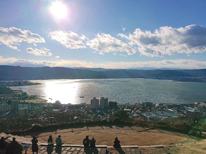 諏訪湖を一望する絶景のアニメの聖地