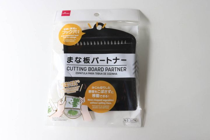 ダイソーのまな板パートナーのパッケージ