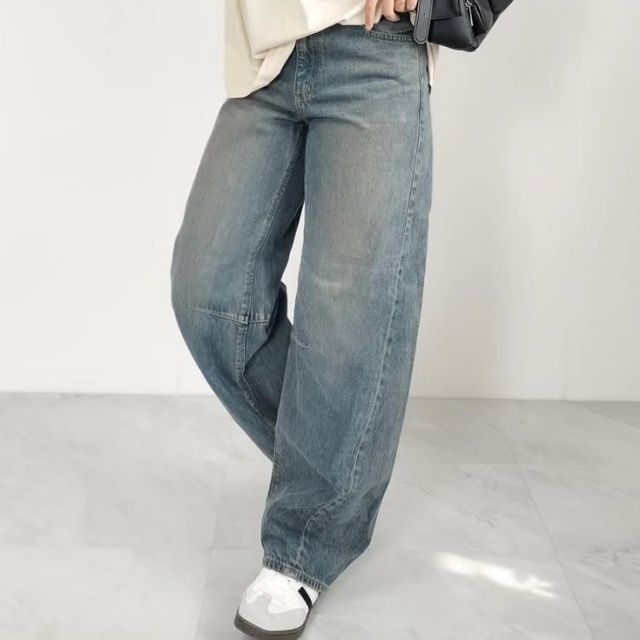 GU「バレルレッグジーンズ」