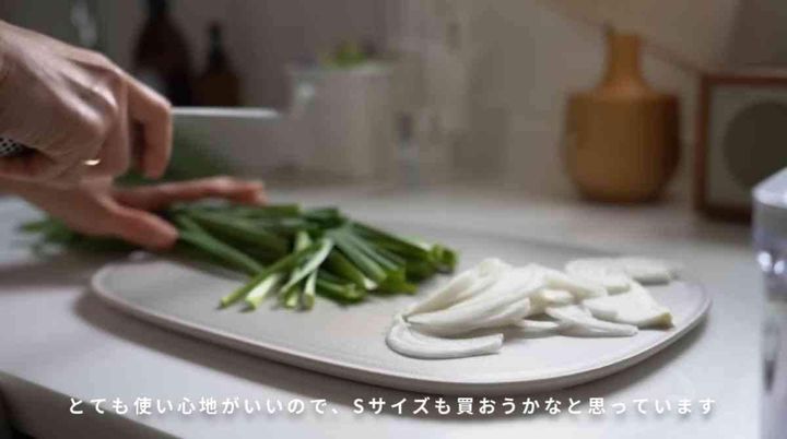 マーナの「滑りにくいまな板」