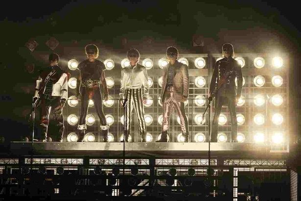 兄弟グループ、ジャクソン5で幼少の頃から大成功を収めていたマイケル [R], TM & [c] 2026 Lions Gate Entertainment Inc. All Rights Reserved.