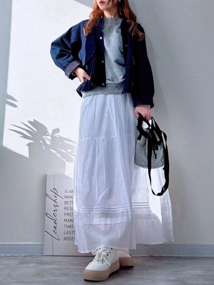 ユニクロユーティリティショートジャケットデニム白スカートコーデ