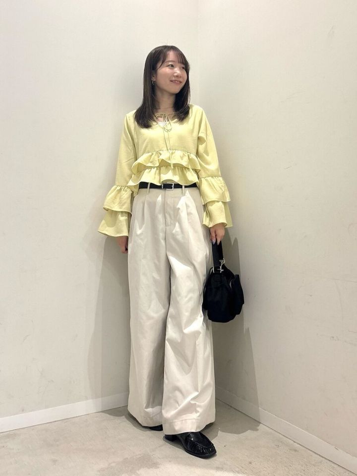 2026春大人女性おすすめイエローブラウスコーデ