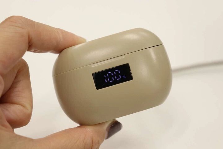 ダイソー 完全ワイヤレスイヤホン（ベージュ×ゴールドカラー）