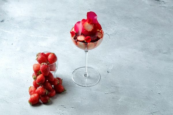 【東京都港区】話題のパフェが“コース”へと進化。J'apprendsが苺尽くしのデザートコースを限定提供