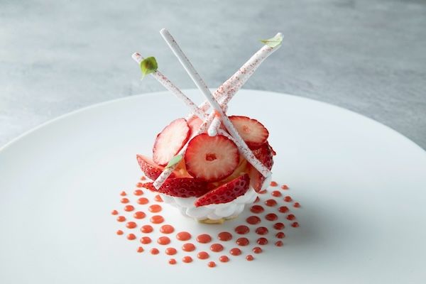 【東京都港区】話題のパフェが“コース”へと進化。J'apprendsが苺尽くしのデザートコースを限定提供