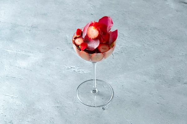 【東京都港区】話題のパフェが“コース”へと進化。J'apprendsが苺尽くしのデザートコースを限定提供