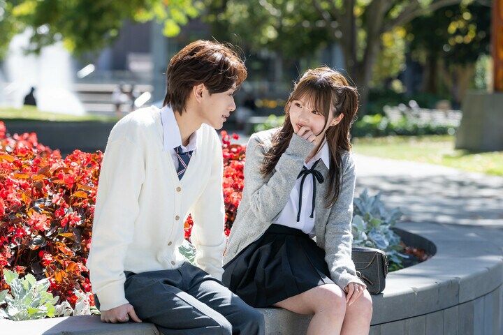 佐藤健似と話題のイケメン男子、可愛すぎる激モテ高2女子の顔に近づき