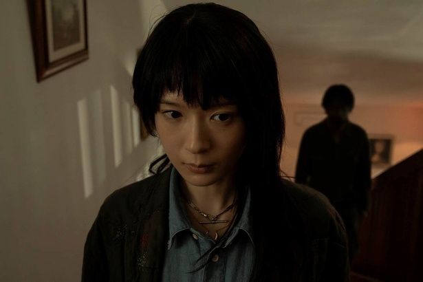 【写真を見る】主人公の霊媒師、愛里役に「SHOGUN 将軍」の穂志もえか [c] 2025 Signal181, Inc. All rights reserved.