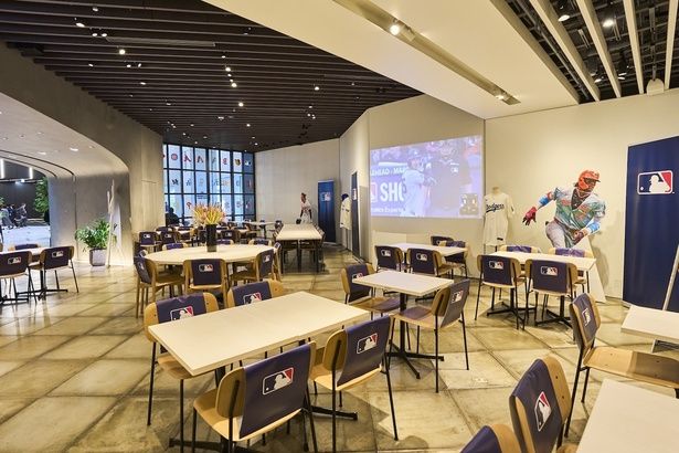 期間限定でMLB仕様にジャックされた「TORANOMON HILLS CAFE」
