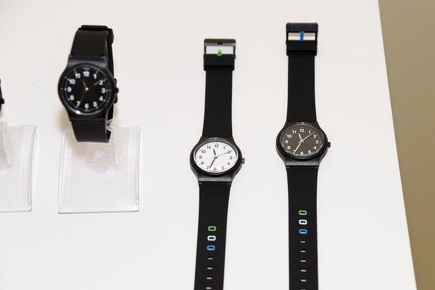 細部にファミリーマートカラーをあしらった腕時計 撮影：ソムタム田井