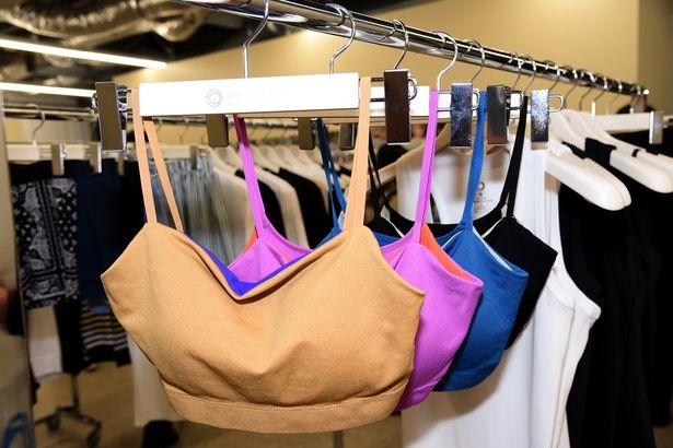 ブラウェア(カラー：アーモンド・バイオレット) 撮影：ソムタム田井