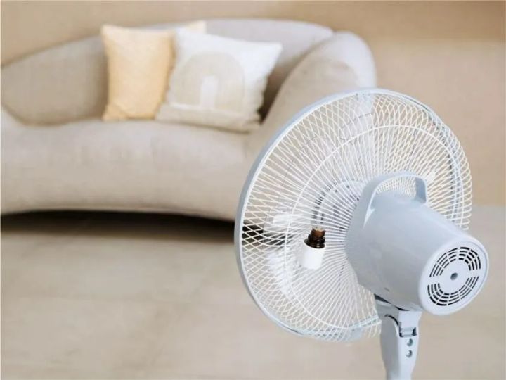 リビング空間に設置したアロマ首振 リビング扇風機の使用