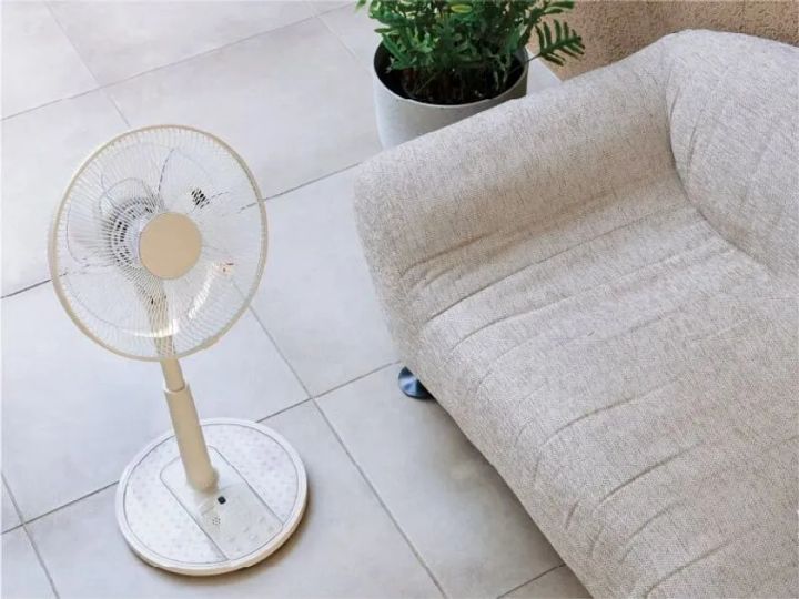 アロマ首振 リビング扇風機のアロマ装着