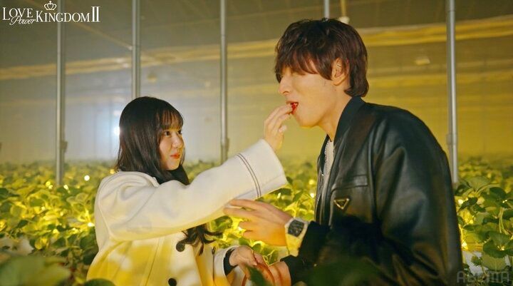 【写真・画像】「初めてキスした」童顔”むちふわボディ”美女、男性とこっそり抜け出し「誰も見てないでしょ？」 2枚目