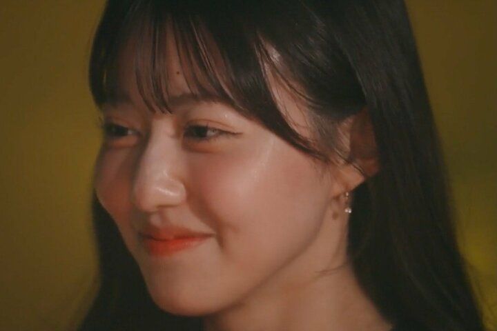 【写真・画像】「初めてキスした」童顔”むちふわボディ”美女、男性とこっそり抜け出し「誰も見てないでしょ？」 1枚目